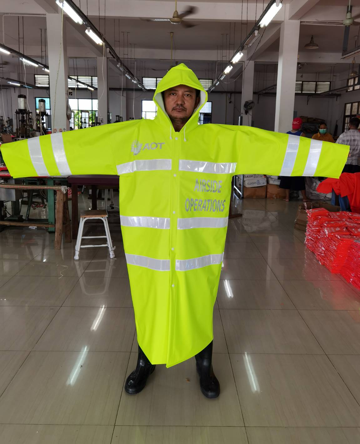 reflective aot airport raincoat (2)